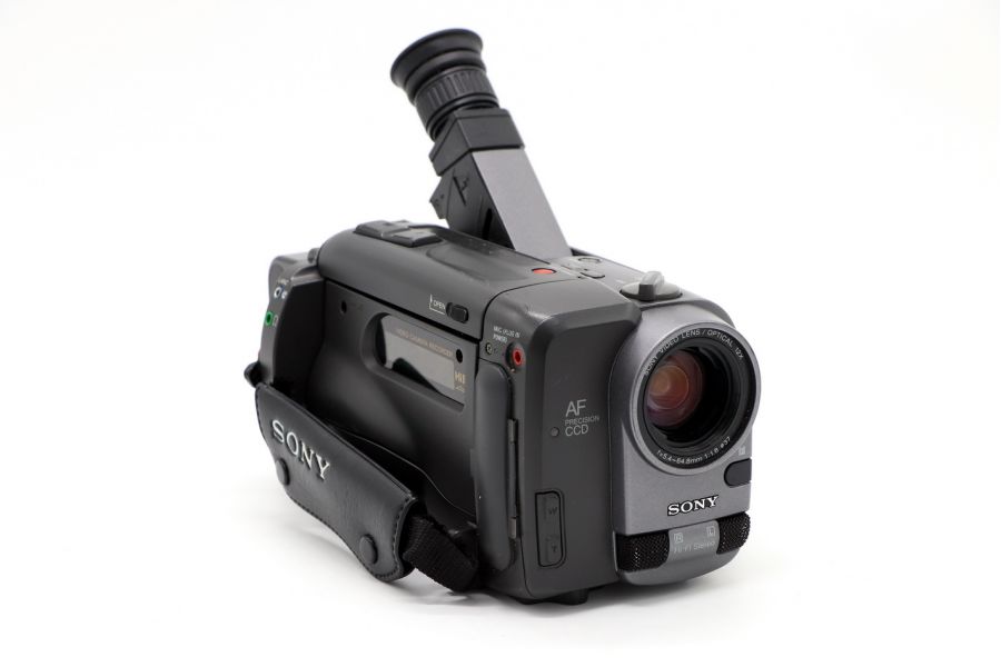 Видеокамера Sony CCD-TRV70E