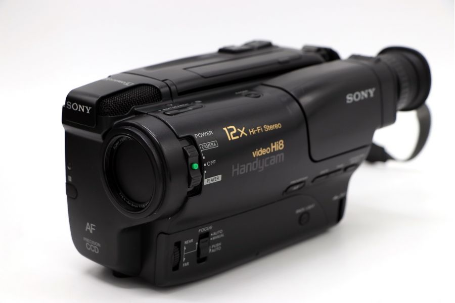 Видеокамера Sony CCD-TR650E