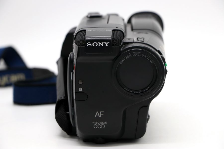 Видеокамера Sony CCD-TR650E