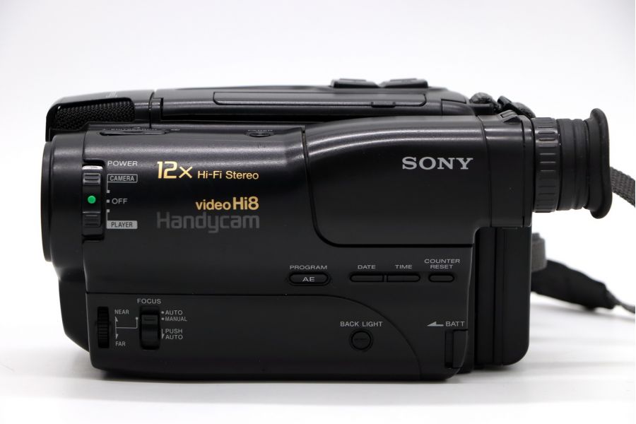 Видеокамера Sony CCD-TR650E