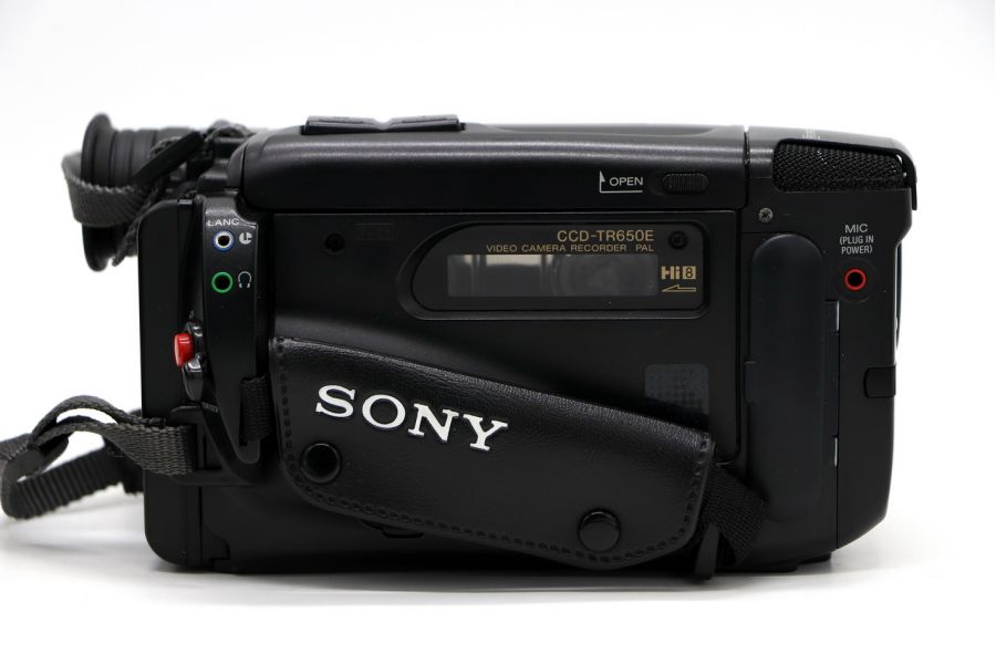 Видеокамера Sony CCD-TR650E