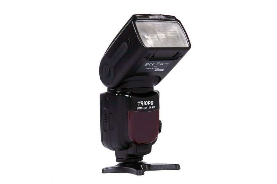 Фотовспышка Triopo SpeedLight TR-950 универсальная