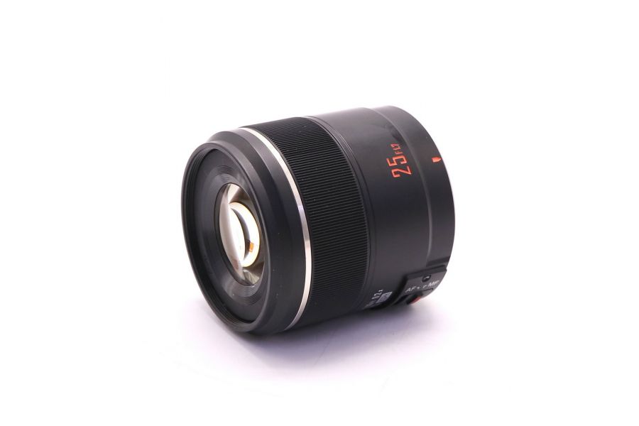 Объектив YongNuo 25mm f/1.7 для Micro 4/3 в упаковке