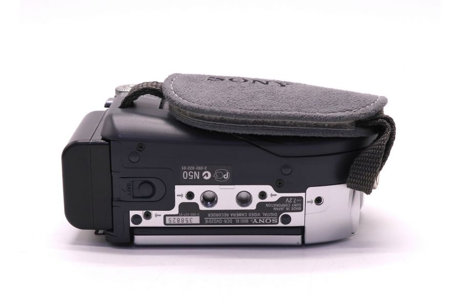 Видеокамера Sony DCR-DVD201E