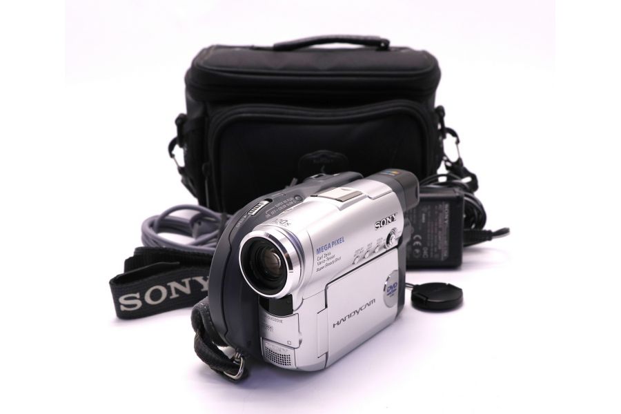 Видеокамера Sony DCR-DVD201E