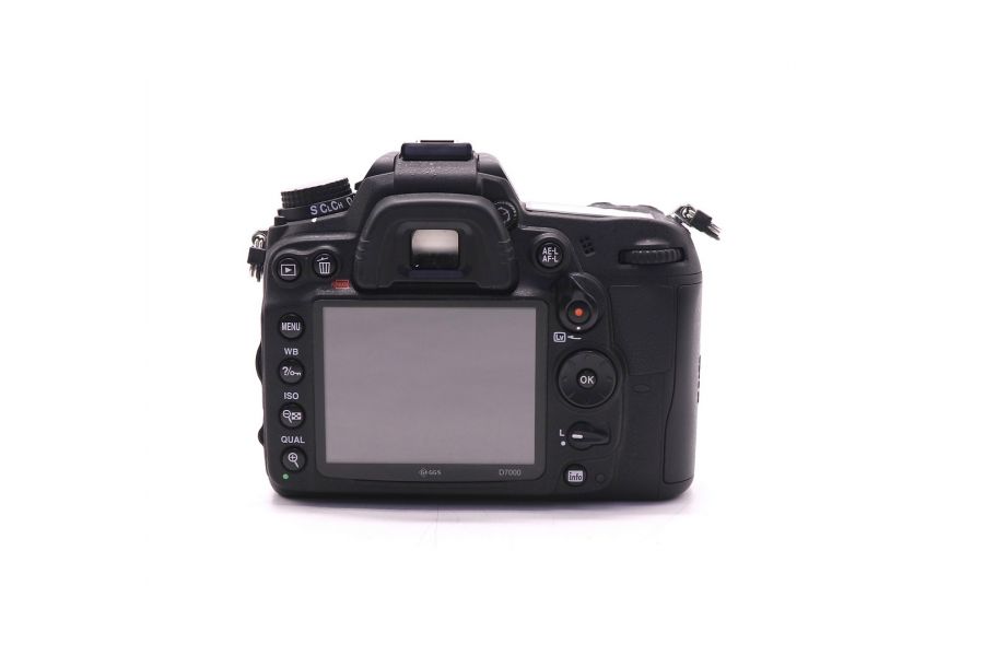 Nikon D7000 kit в упаковке (пробег 3275 кадров)