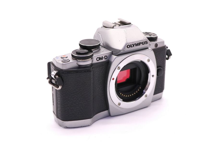 Olympus OM-D E-M10 body (пробег 34335 кадров)