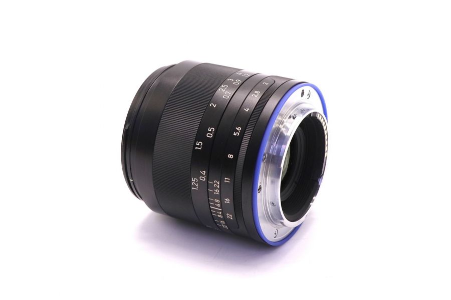 Zeiss Loxia Biogon T * 35мм F/2 в упаковке