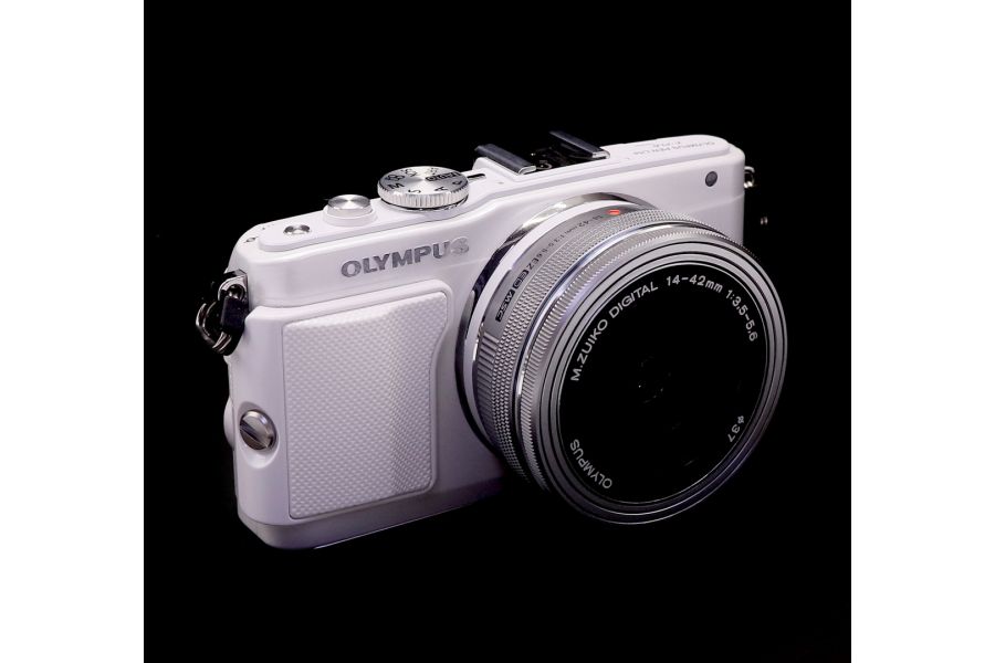 Olympus Pen E-PL6 kit в упаковке (пробег 1000 кадров)