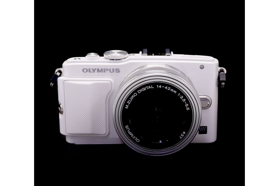 Olympus Pen E-PL6 kit в упаковке (пробег 1000 кадров)