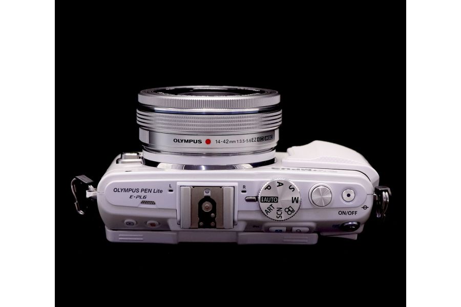 Olympus Pen E-PL6 kit в упаковке (пробег 1000 кадров)