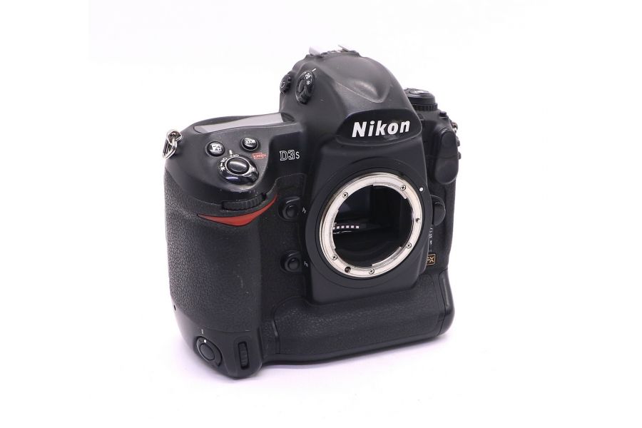 Nikon D3S body (пробег 104820 кадров)