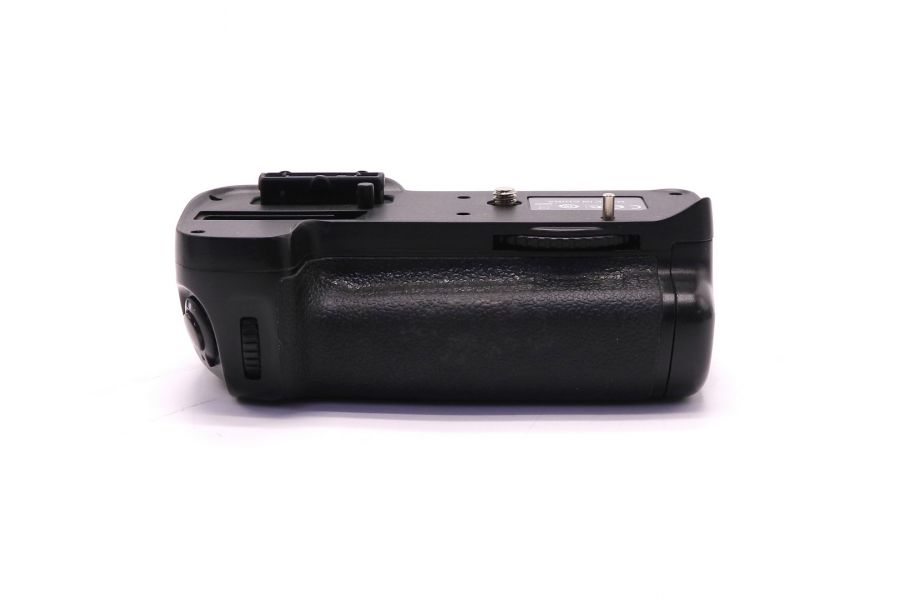 Батарейная ручка Nikon MB-D11 в упаковке