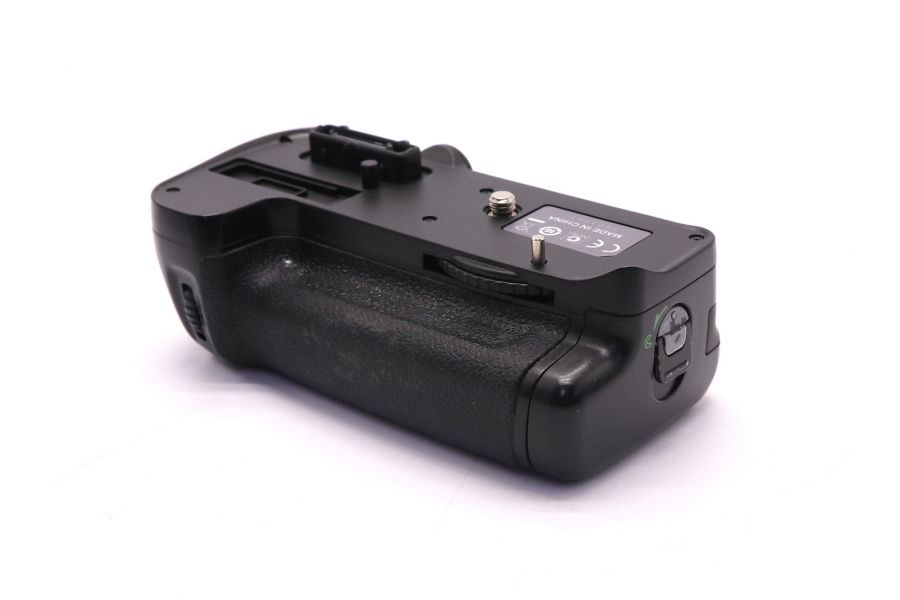 Батарейная ручка Nikon MB-D11 в упаковке