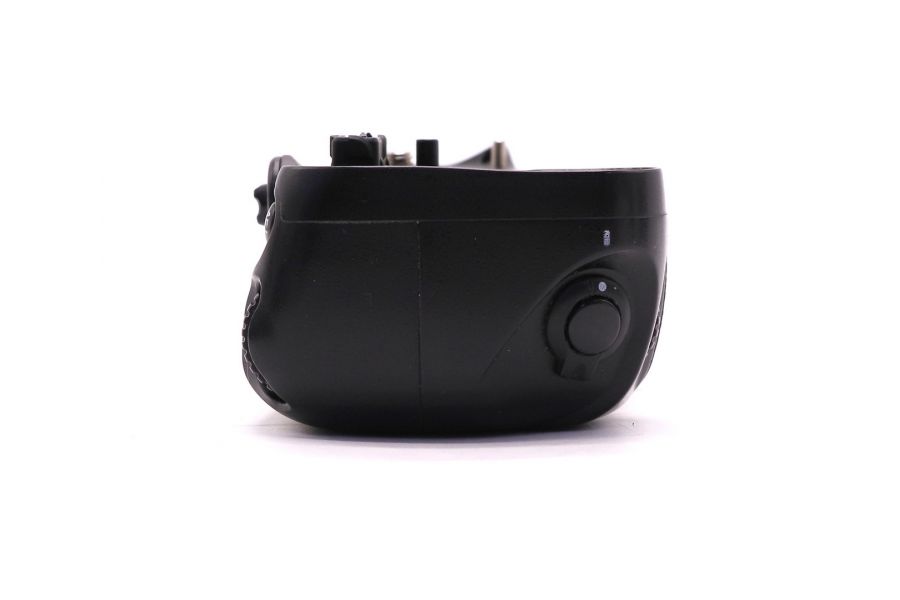 Батарейная ручка Nikon MB-D11 в упаковке