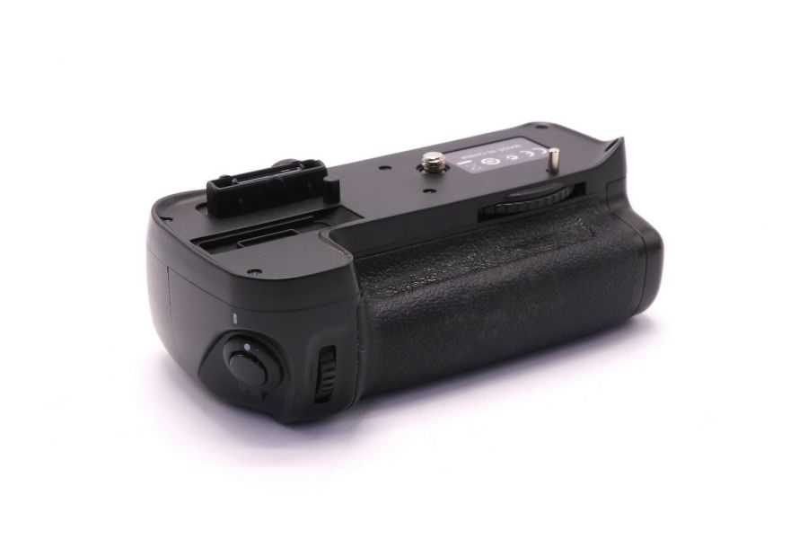 Батарейная ручка Nikon MB-D11 в упаковке