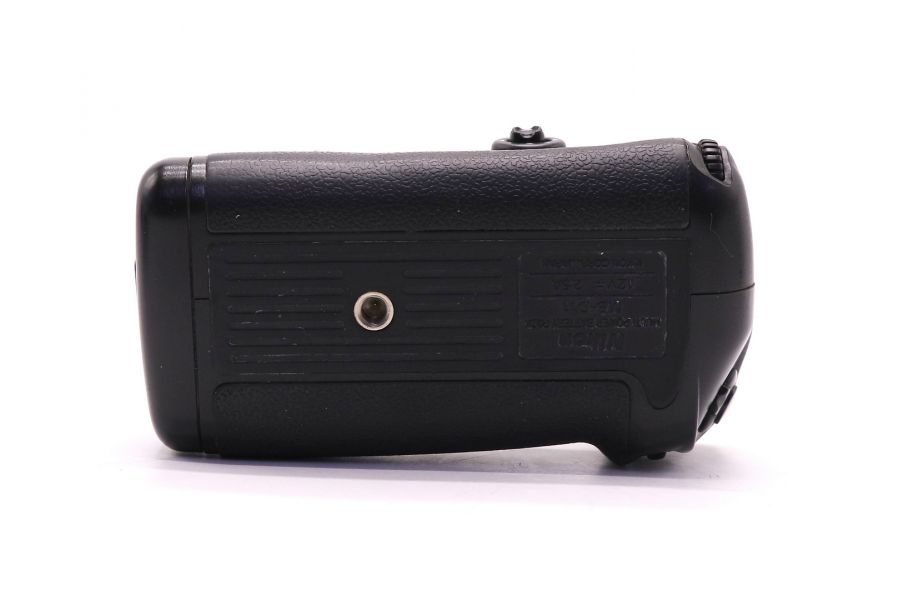Батарейная ручка Nikon MB-D11 в упаковке