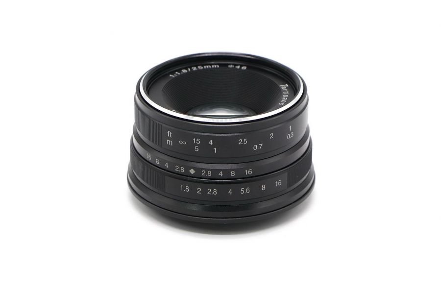 7Artisans 25mm f/1.8 для Micro 4/3