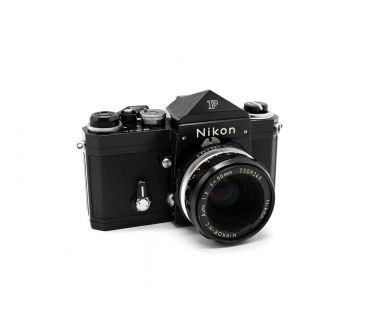 Nikon F kit (Japan, 1973)