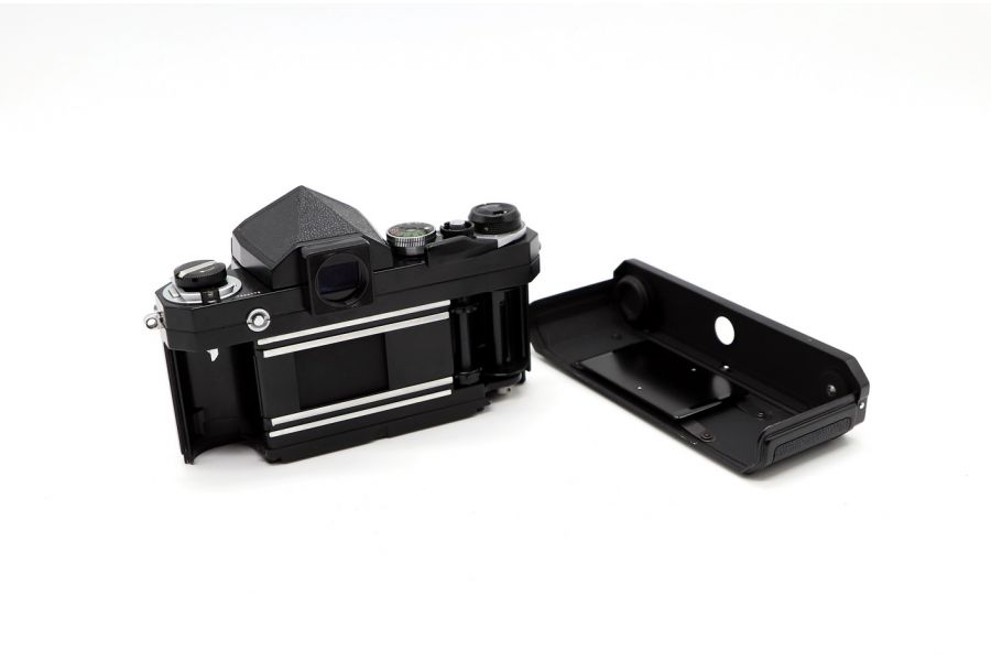 Nikon F kit (Japan, 1973)