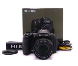 Fujifilm FinePix HS25EXR в упаковке