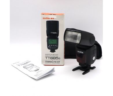 Фотовспышка Godox TT685С в упаковке