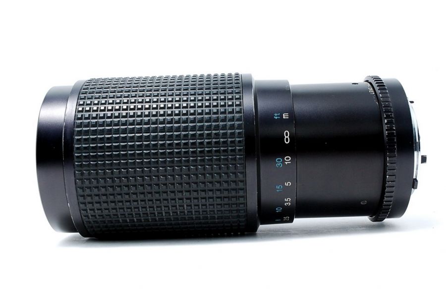 Tokina RMC 70-210mm f/3.5 Nikon F (Japan, 1980) 