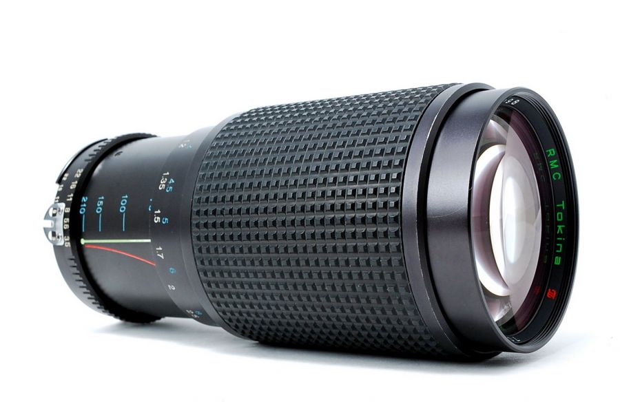 Tokina RMC 70-210mm f/3.5 Nikon F (Japan, 1980) 