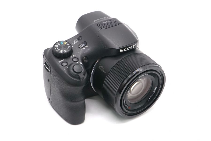 Компактная Sony Cyber-shot DSC-HX300 в упаковке
