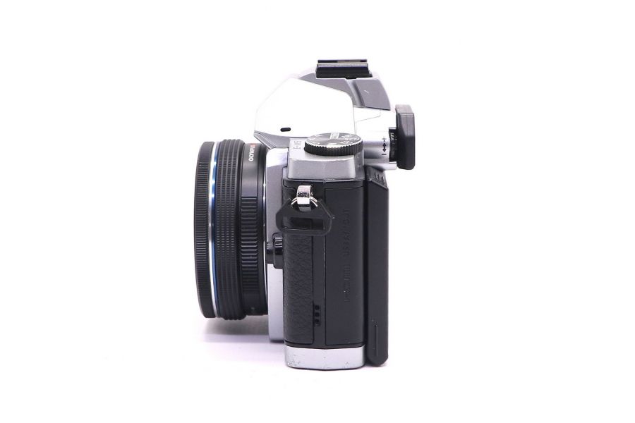 Olympus OM-D E-M5 kit в упаковке (пробег 7610 кадров)