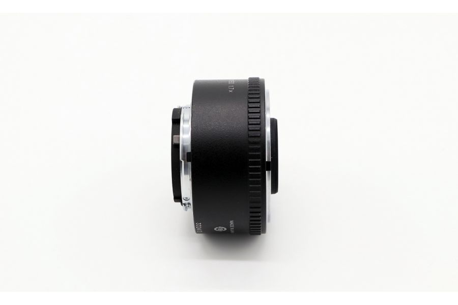 Телеконвертер Nikon TC-17E II в упаковке
