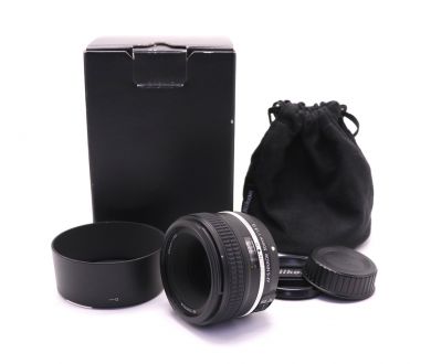 Nikon 50mm f/1.8G AF-S Nikkor Special Edition в упаковке
