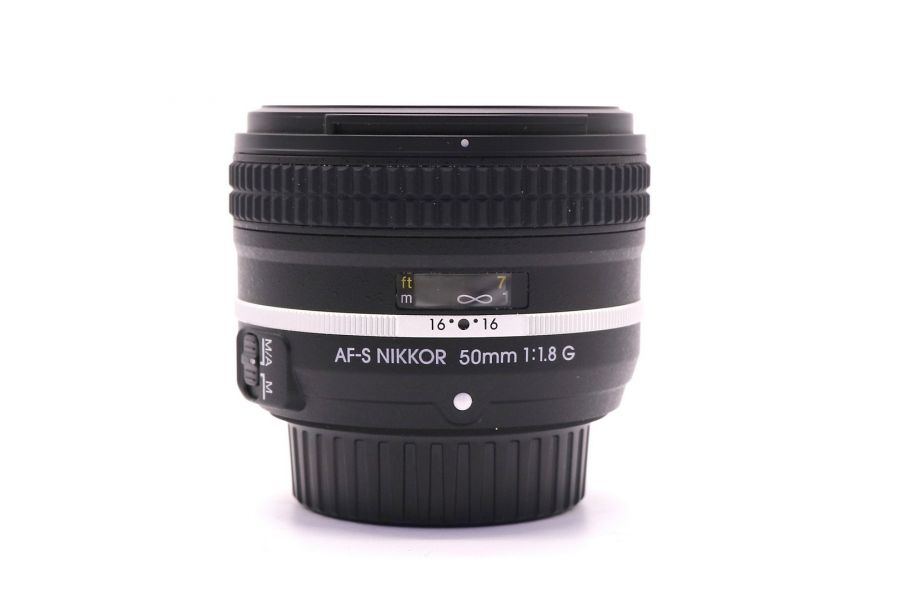 Nikon 50mm f/1.8G AF-S Nikkor Special Edition в упаковке