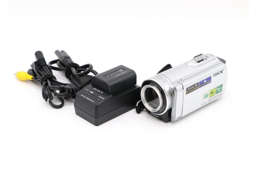 Видеокамера Sony DCR-SX83E