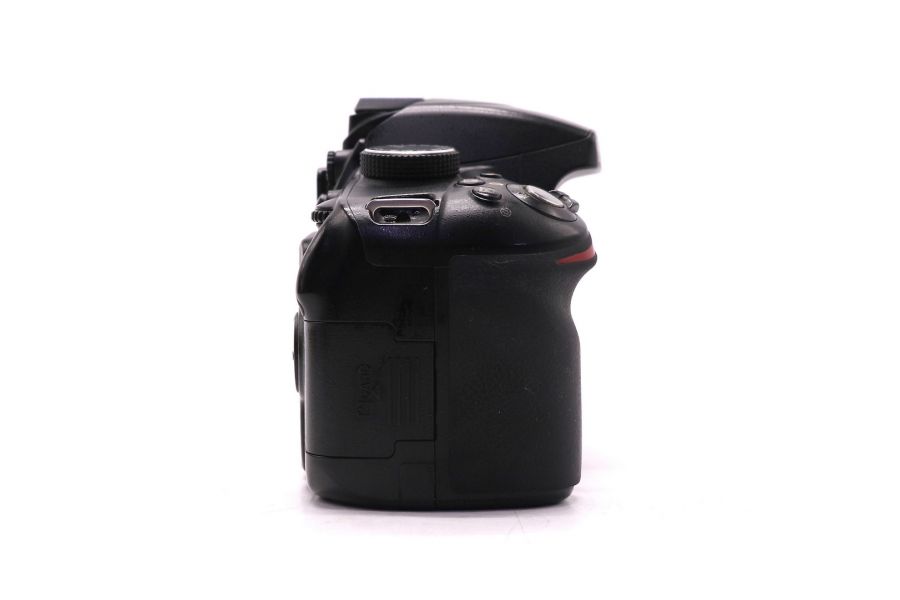Nikon D3200 body в упаковке (пробег 68000 кадров)