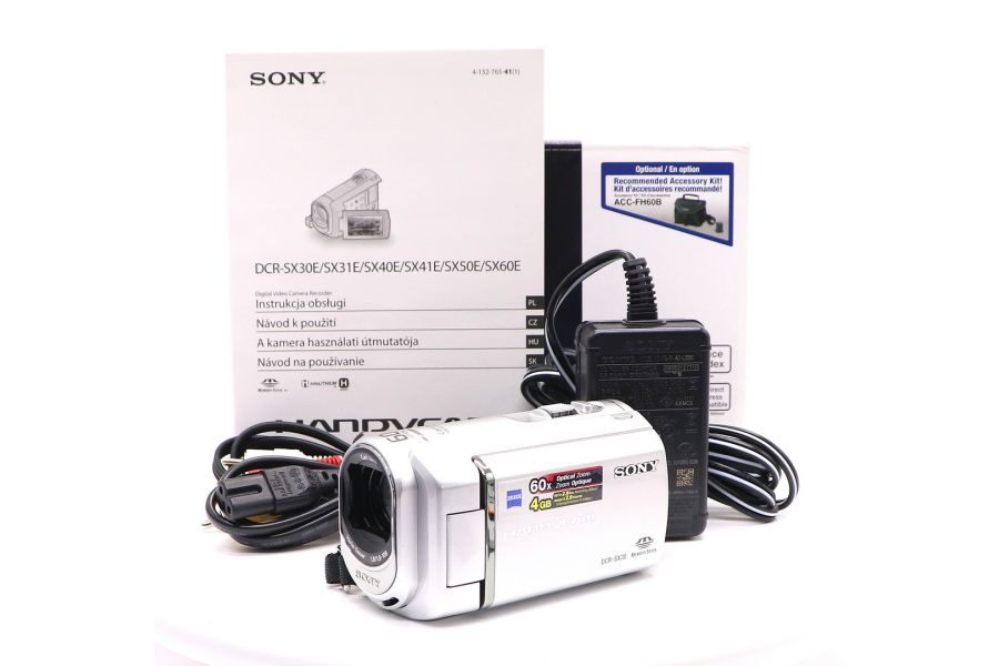 Видеокамера Sony DCR-SX30E в упаковке