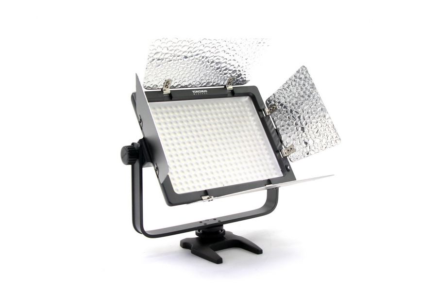 Осветитель YongNuo YN-320