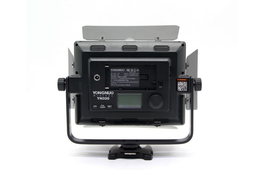 Осветитель YongNuo YN-320