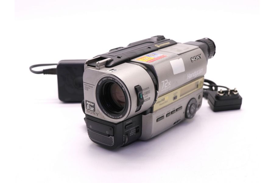 Видеокамера Sony CCD-TRV845E