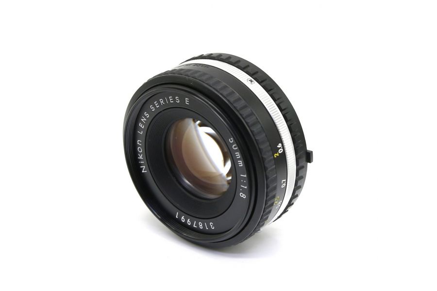Nikon 50mm f/1.8 Series E в упаковке