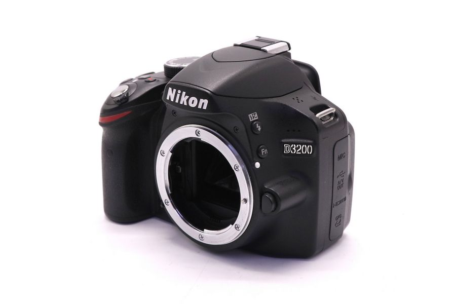 Nikon D3200 body в упаковке (пробег 5500 кадров)