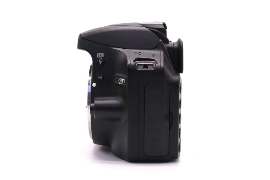 Nikon D3200 body в упаковке (пробег 5500 кадров)