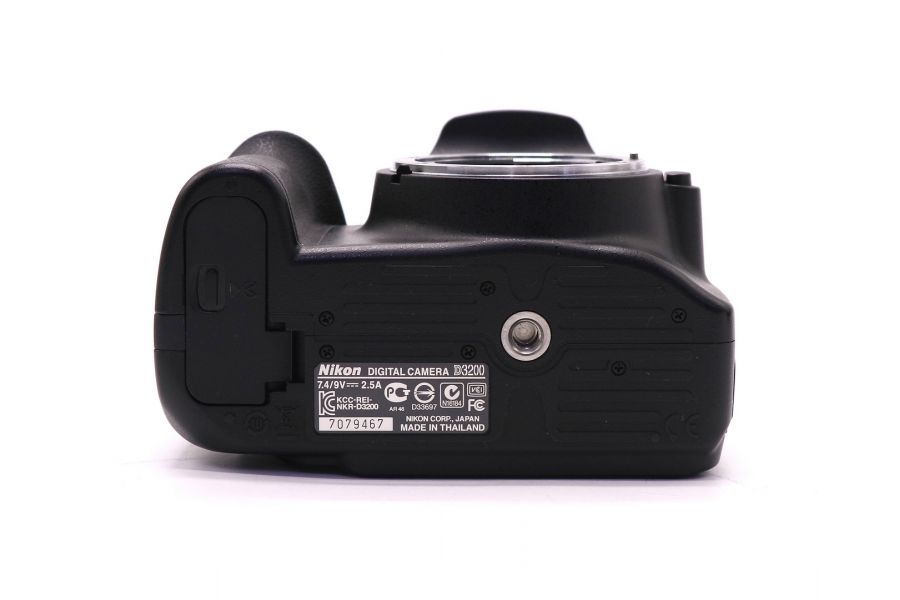 Nikon D3200 body в упаковке (пробег 5500 кадров)
