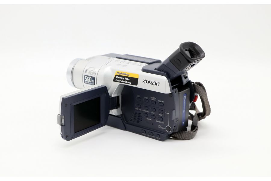 Видеокамера Sony CCD-TRV218E