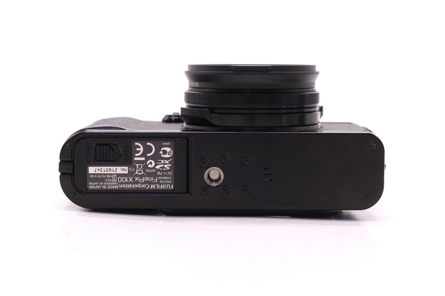Fujifilm X100 Black Limited Edition премиум-класса