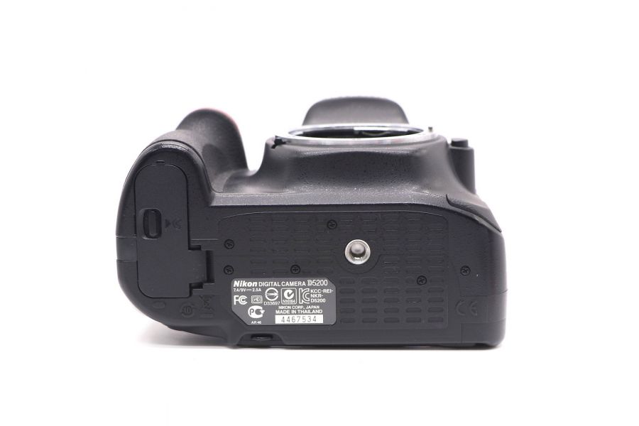 Nikon D5200 body в упаковке (пробег 26275 кадров)