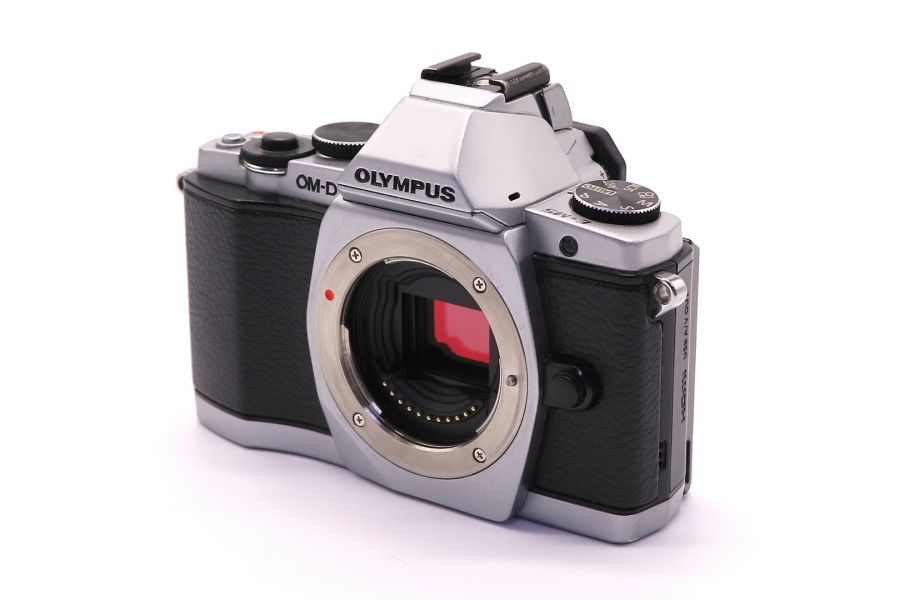 Olympus OM-D E-M5 body в упаковке (пробег 36185 кадров)