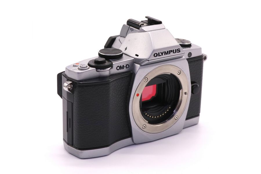 Olympus OM-D E-M5 body в упаковке (пробег 36185 кадров)