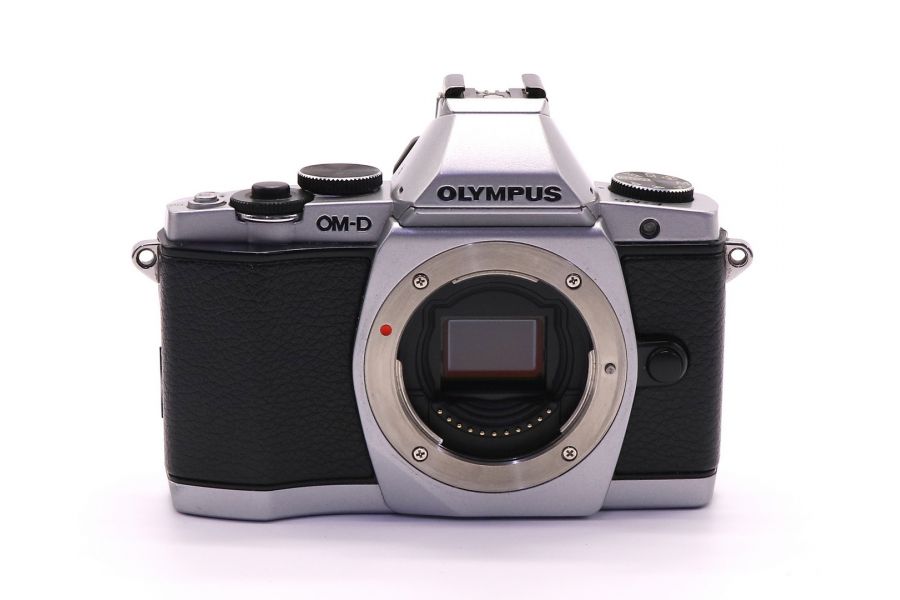 Olympus OM-D E-M5 body в упаковке (пробег 36185 кадров)