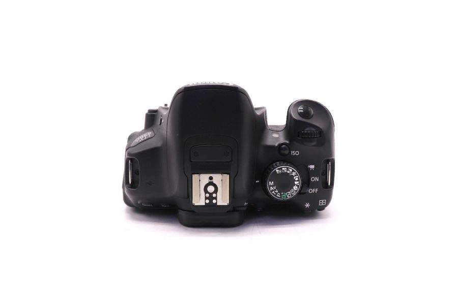 Canon EOS 650D body в упаковке (пробег 1910 кадров)